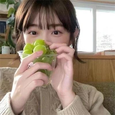 偷偷接吻