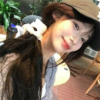 拿针的女孩
